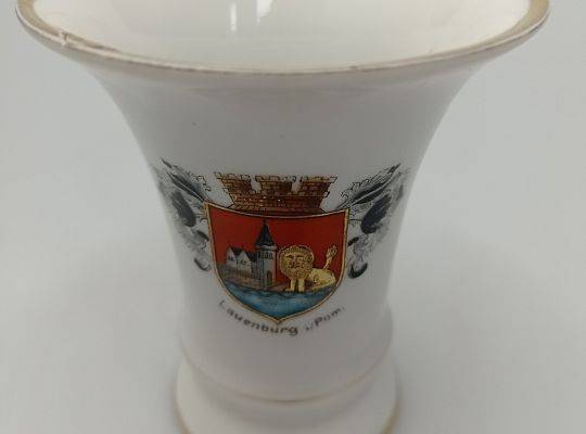 Porcelanowy wazonik z herbem miasta Lauenburg. i. Pom., 1 poł XX w.